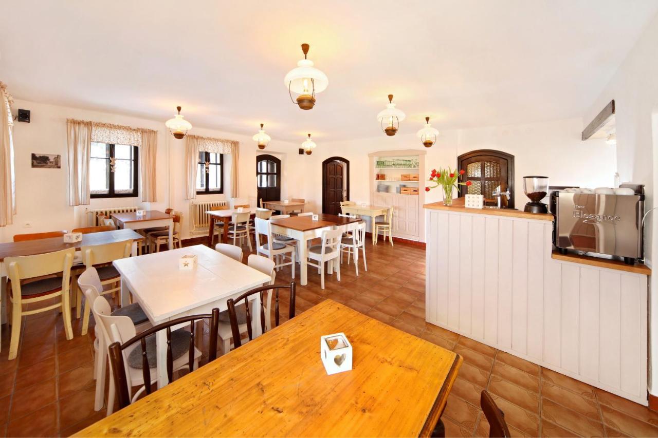 Restaurace A Penzion Jilm Jilemnice Dış mekan fotoğraf
